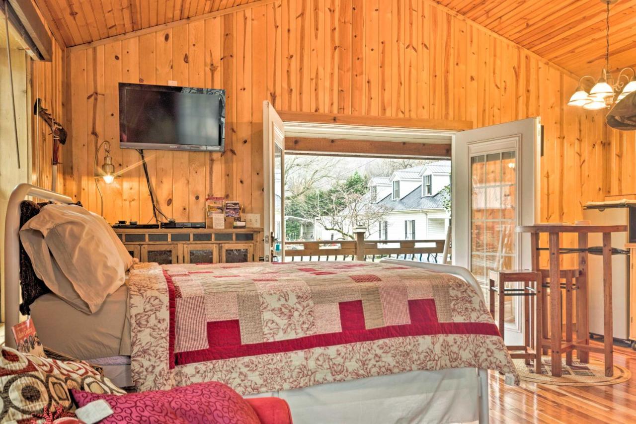 The Boat House Creekside Getaway In Hot Springs! Apartment Exterior photo