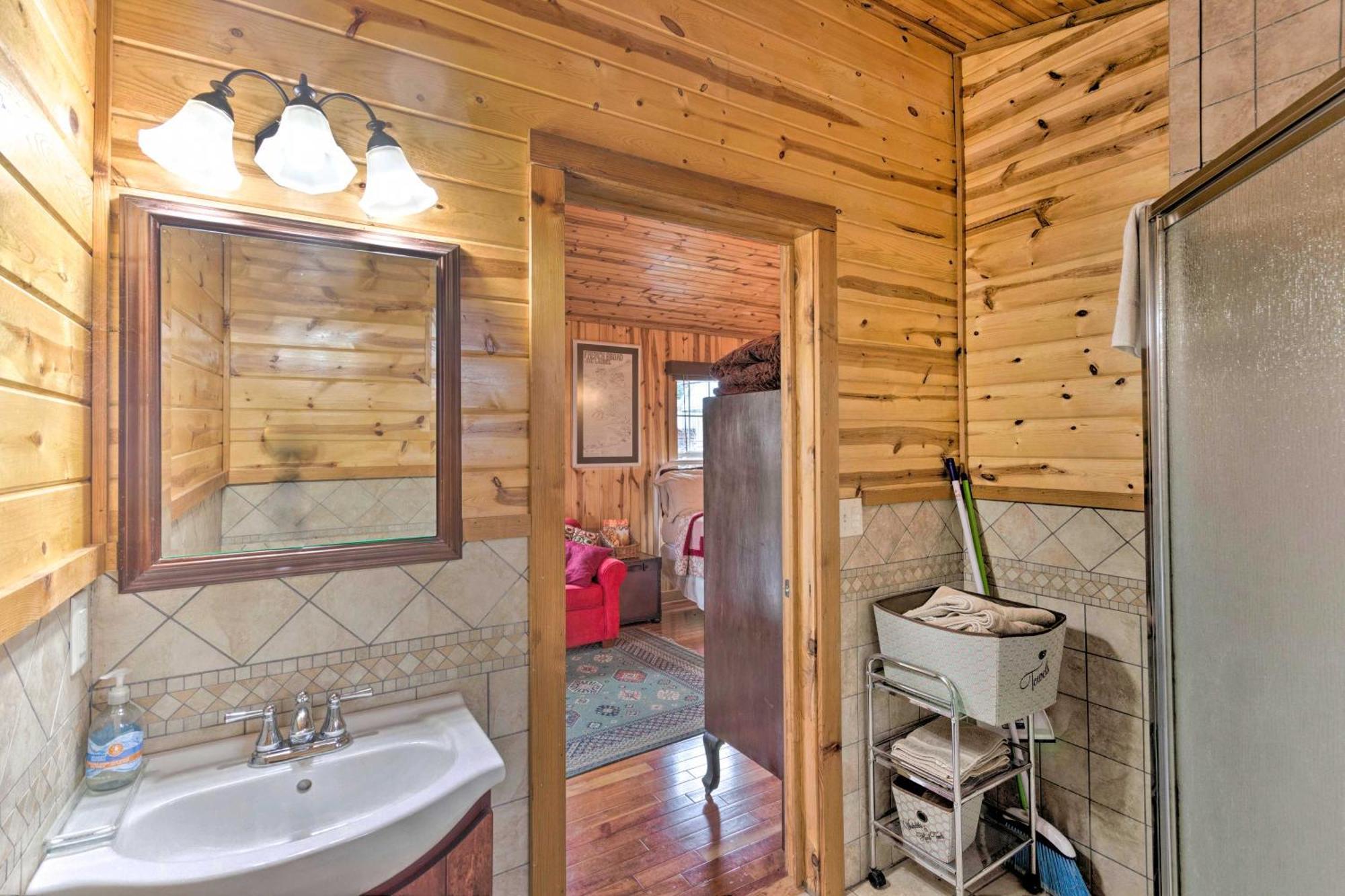 The Boat House Creekside Getaway In Hot Springs! Apartment Exterior photo